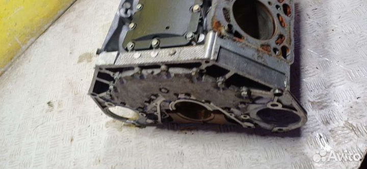 Блок цилиндров BMW 7 E38 1995