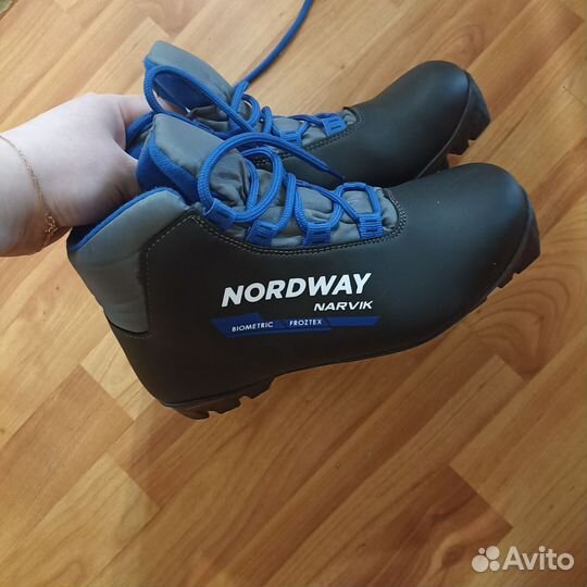 Лыжные ботинки