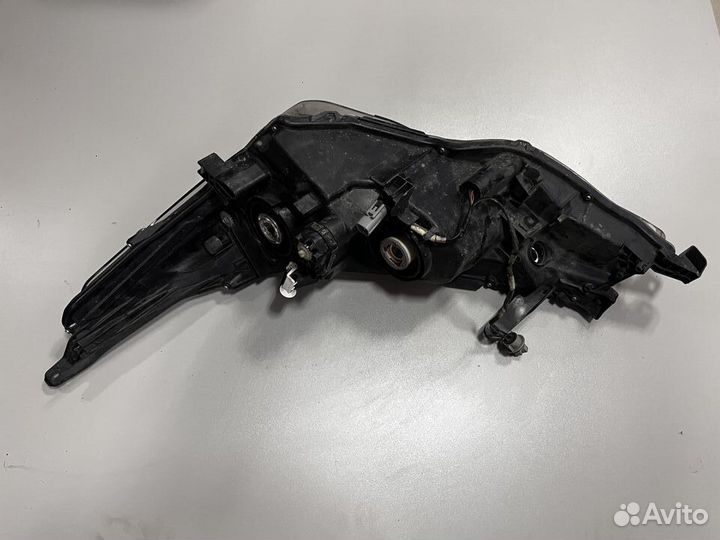 Фара передняя правая Toyota Corolla 180 2016-2019