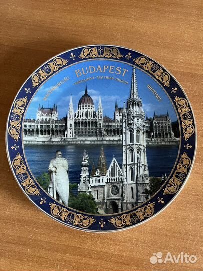 Настенная тарелка