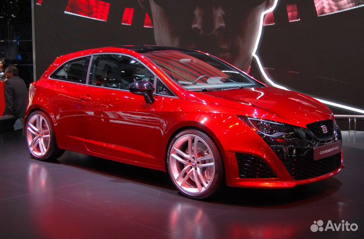Дверное стекло опускное на Seat Ibiza IV 3D
