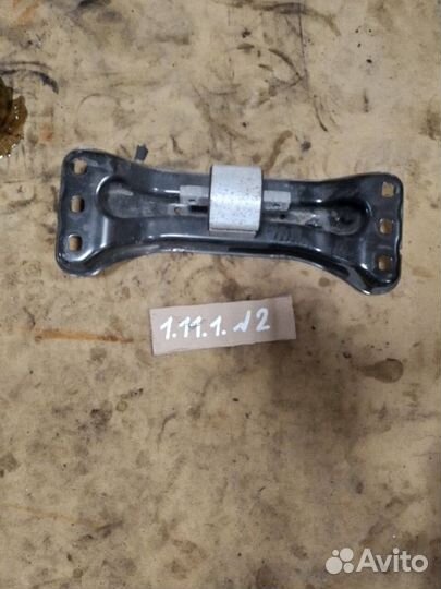 Опора АКПП задняя Mercedes-Benz W205 C-Class