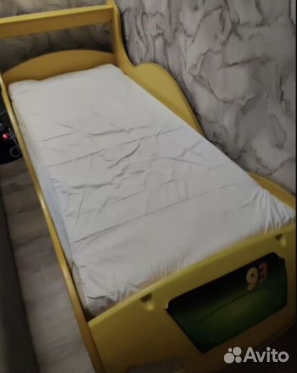 Детская кровать машинка с матрасом