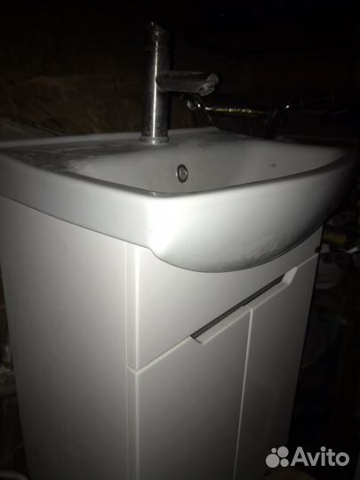 Раковина с тумбой