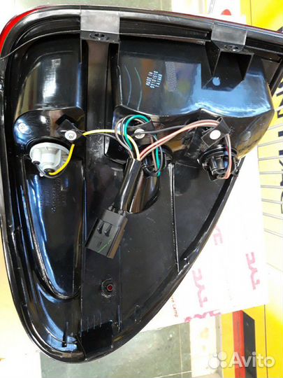 Задний фонарь Караван/Вояджер/Таун Кантри 01-03г