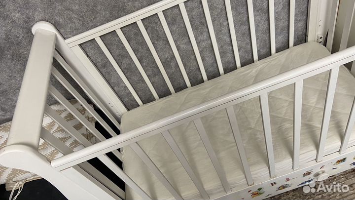 Детская кроватка с маятником Лель