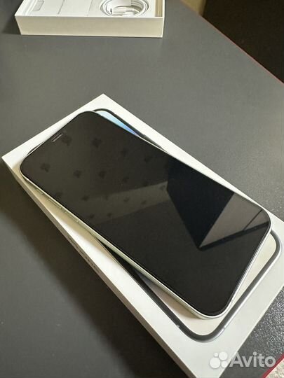 iPhone 12, 64 ГБ