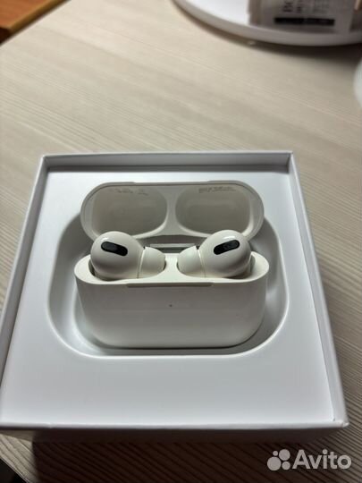 Airpods про