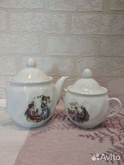 Заварочный чайник и сахарница