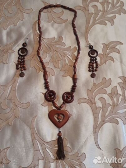 Украшения из дерева