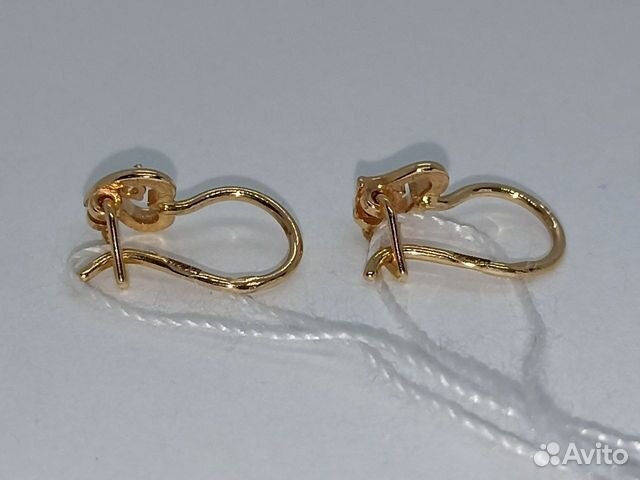 Золотые серьги с камнем