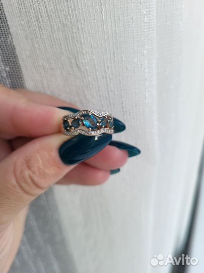 Золотое кольцо с бриллиантами дорожка