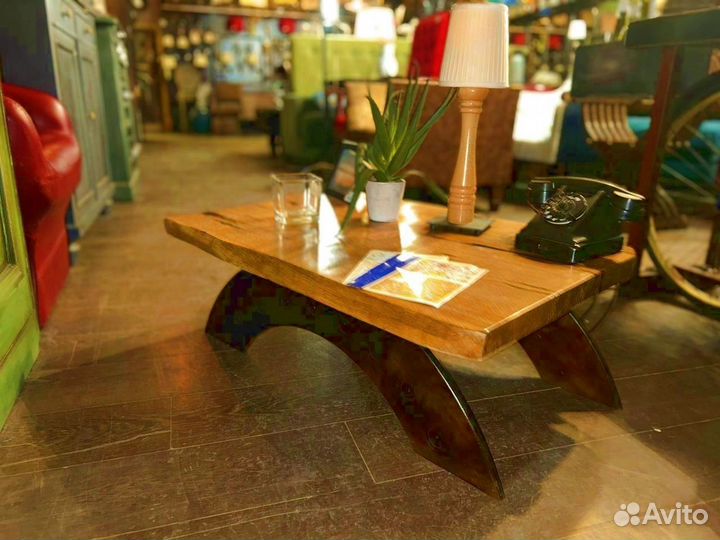 Низкий столик из массива