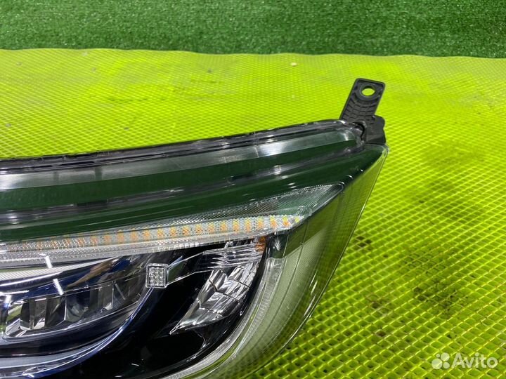 Фара левая Honda Freed/Freed+