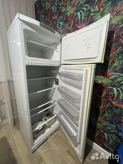 Холодильник hotpoint ariston бу