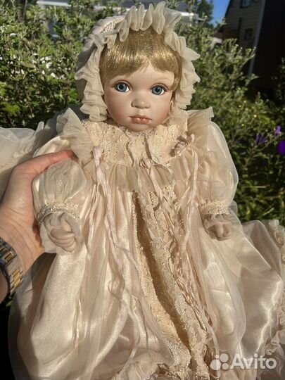 Кллекционная фарфоровая кукла