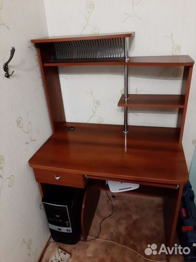 Компьютерный стол