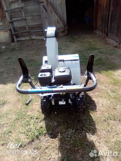 Продам снегоуборщик