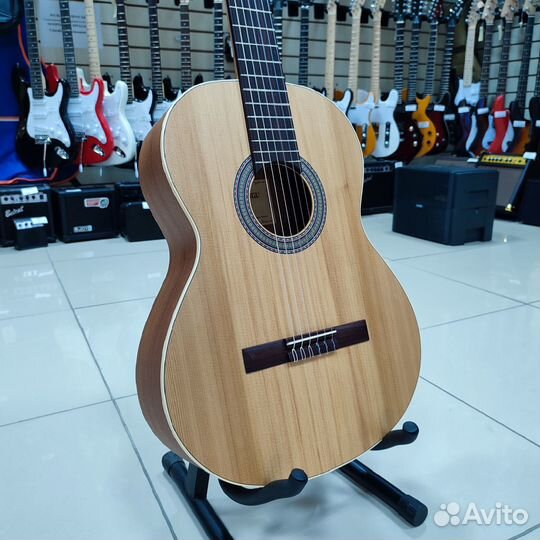 Классическая гитара Alhambra 7.800 массив кедра