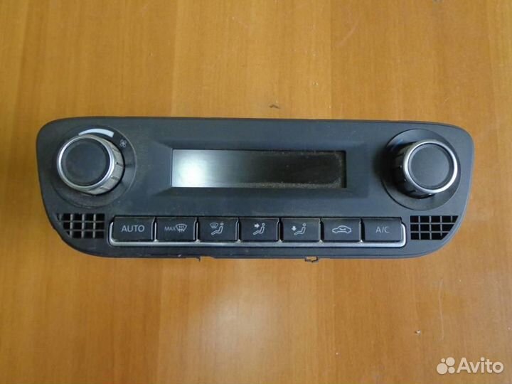 Блок управления климатической установкой VW Polo 5