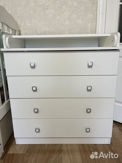 Комод с пелинальным столиком