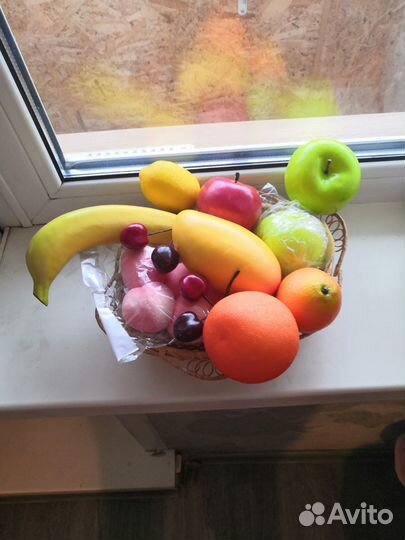 Искусственные фрукты, корзинка