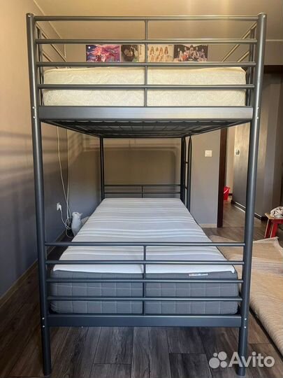 Двухъярусная кровать IKEA svarta с матрасами