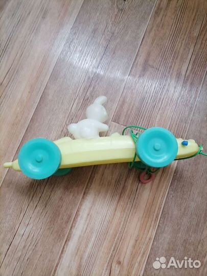 Гоночная машина номер 13 с зайкой СССР