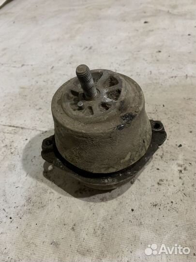 Опора двигателя Porsche Cayenne 955