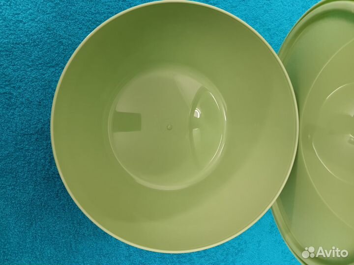 Салатник с крышкой