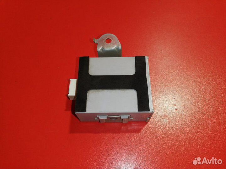 Блок управления дверьми Toyota Corolla ZZE121L