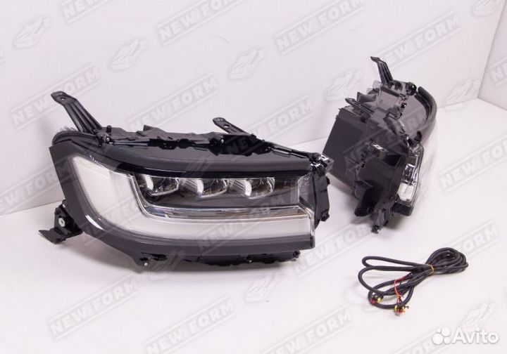 Фары с логотипом Toyota Land Cruiser 300