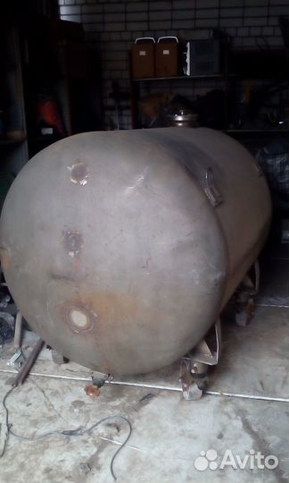 Емкость 1,6 куб нержавейка бочка колеса