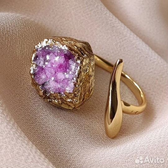 Кольцо с натуральным камнем. Кольцо с камнем кварц