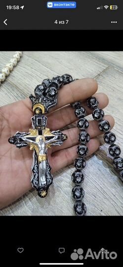 Крест в машину, перчатки боксерские в авто