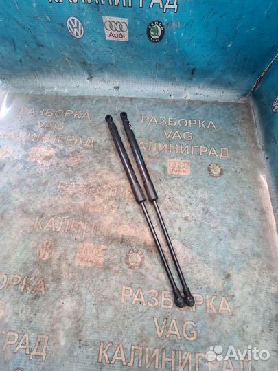 Амортизаторы крышки богажника. Шкода Суперб