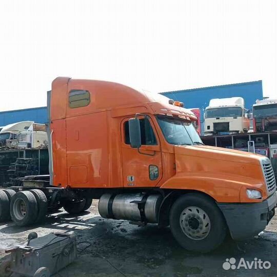 Тягач Freightliner в разбор