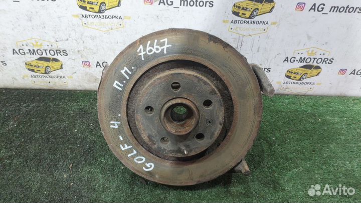 Кулак поворотный передний правый Golf 4, Хэтчбэк