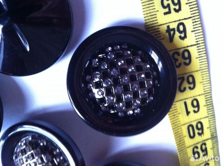 Пуговицы со стразами Нитки вискозные в клубках