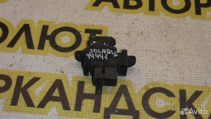 Кнопка стеклоподъемника Hyundai Solaris I 2010-20