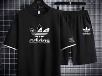 Спортивный костюм с шортами adidas