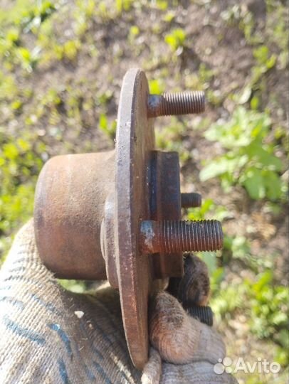 Задняя ступица на Nissan almera b10