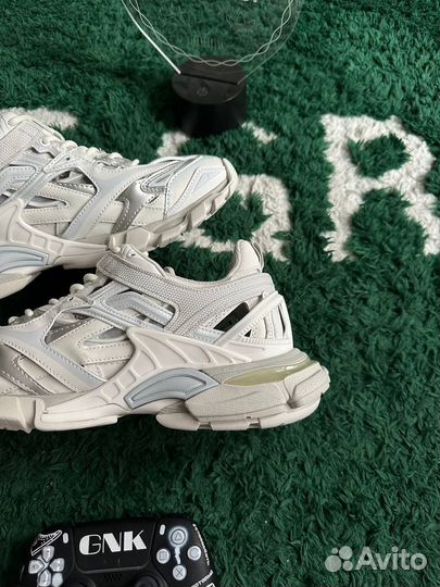 Balenciaga track