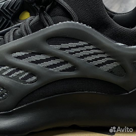 Кроссовки Yeezy 700 v3 Alvah