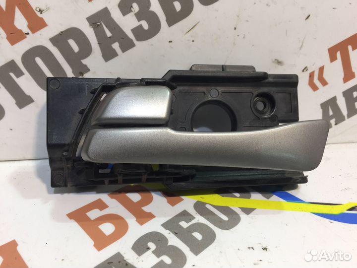 Хендай Ручка внутренняя передней двери Лев