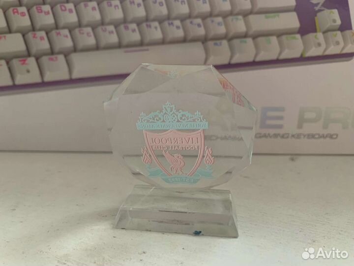 Стеклянная статуэтка: