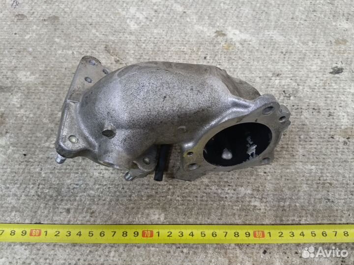 Патрубок впускного коллектора Toyota Hiace 2010-20