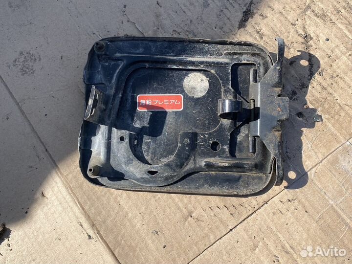 Лючок бензобака nissan cefiro a32