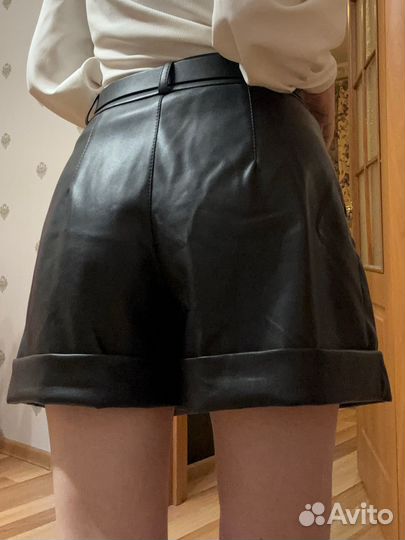 Кожаные шорты 46 размер