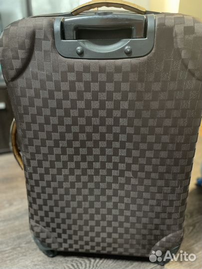 Продам чемодан